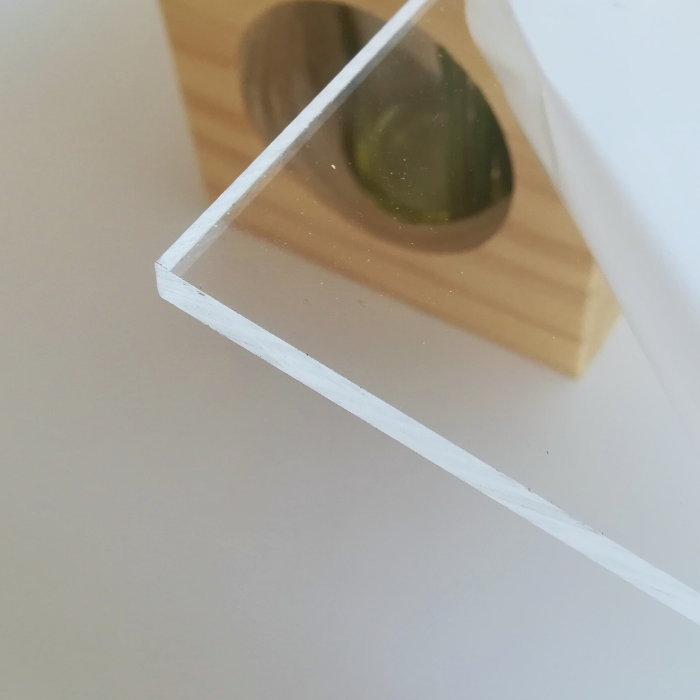 Impression découpe plaque plexiglass transparente